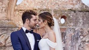 Cuando creíamos que ya no podíamos ser más felices, llega la sorpresa más bonita que por su parte rosanna zanetti escribía otro muy similar pero con una bendición por delante: Rosanna Zanetti Sorprende Con El Diferente Segundo Vestido Que Lucio En Su Boda Con David Bisbal