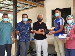 Pejabat pelajaran daerah (ppd) mula ditubuhkan pada tahun 1982. Terima Kasih Yb Idris Jusoh 200 Pelajar Miskin Daerah Besut Terima Tablet Laptop Percuma Kitareporters Semua Boleh Jadi Reporter
