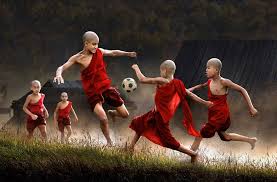 27 Photos Of Children From Around The World Playing Outside This Is Absolutely Beautiful Reckon Talk Kids Playing People Photography Happy Kids