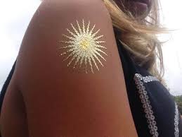 Yeni Trend Metalik Gecici Dovme Http Www Stilstil Com Moda Yeni Trend Metalik Gecici Dovme Gecici Dovme Dovme Dovme Sanati