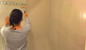 Découvrez les possibilités du panneau décoratif à poser aux murs pour créer une déco tendance pour votre salle de bains! Comment Renover Une Salle De Bain Sans Changer Le Carrelage