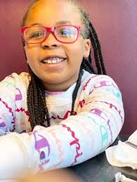 Update: omg she let the dog k!!|| her 💔 (check comments ) School release  at a little girl to someone who not