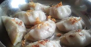 食谱取自这里皮材料 澄粉100 g 薯粉 100 g 糯米粉30 g 1 x2f 4 t 盐1 t 油滚水220 g 做法 1 澄粉 糯米粉和薯粉混合过筛备用 2 把盐加入沸水里搅拌 再冲入粉中 快速搅拌成 food chinese dumplings recipes