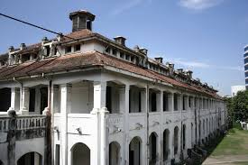 Film ini bercerita tentang sekelompok tujuh remaja dari jakarta berada di semarang untuk merayakan kelulusan sma mereka. The Old Building Lawang Sewu Semarang Humaniora Photography On Travel Culture And People