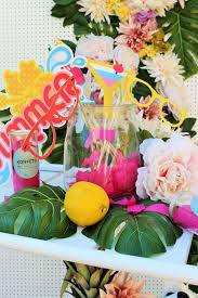 Diy Fotoecke Samt Hintergrund Mit Blumen Gestalten Party Dekorieren Partydeko Flamingo Party