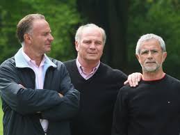 Ganz anderer meinung sind die sportpolitikerin dagmar freitag und der sportsoziologe gunter gebauer. Karl Heinz Rummenigge Ulli Hoeness Und Gerd Muller Tikonline De