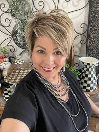 Brenda Bencomo's Instagram, Twitter & Facebook