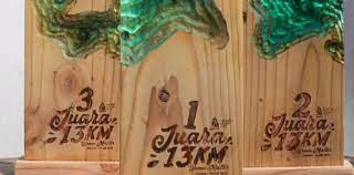 desain  plakat kayu
