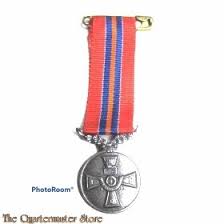 Check spelling or type a new query. Miniatuur Medaille Voor Het 25 Jarig Lidmaatschap Van De Bond Van Nederlandse Militaire Oorlogsslachtoffers