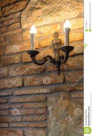 Im ältesten steinhaus von ratingen erwartet sie typisches, spanisches essen & leckerer wein in stilvollem ambiente. Kerzenstander Mit Lampe Auf Backsteinmauer Im Alten Gebaude Mittelalterlicher Innenraum Altes Haus Des Steins Und Des Ziegelstein Stockfoto Bild Von Dunkel Brand 110758518