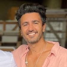 Lee Beswick's Instagram, Twitter & Facebook