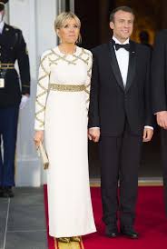 Des images inédites du mariage de brigitte trogneux et du candidat à l'élection présidentielle datant de 2007 ont été. Brigitte Et Emmanuel Macron Fetent Aujourd Hui Leur 11 Ans De Mariage Une Fete Pour Mettre Fin Aux Tensions