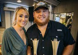 Изучайте релизы luke combs на discogs. Luke Combs New Song Without You Is An Emotional Tribute To His Wife Family And Fans Country Now