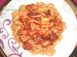 Spaghettis Au Calamar Et Sauce Tomate Recettes De Enzo La Conque D Or Recette Calamar Sauce Tomate