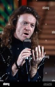 Umberto Tozzi, italienischer Pop-Rock Musiker, Auftritt beim ARD  Silvester-Wunschkonzert, 1987. Umberto Tozzi, Italian Pop Rock musician,  during TV event ARD Silvester Wunschkonzert, 1987 Stock Photo