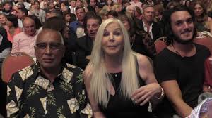 Entre los romances más sonados recuerda infobae a susana giménez, mónica gonzaga, jorgelina aranda, diana maría y marina cabrales. Susana Gimenez Fue A Ver A Cacho Castana Al Enjoypde Su Gimenez Javi Azcurra Youtube