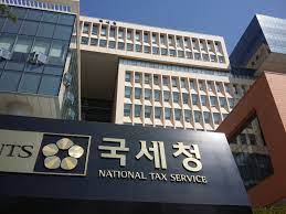 여기서, 스미싱 문자와 구별되는 점은 국세청 안내 메시지에는 반드시 '담당자'의 이름과 전화번호가 명시되어 있다는 것이죠. ì—°ìž¬1 êµ­ì„¸ì²­ ì™¸êµ­ì¸ 200ë§Œì‹œëŒ€ ì‹ ê³ íŽ¸ì˜ ëŒ€ì±…ì€