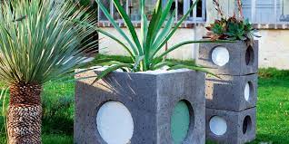 Pour réaliser cet objet déco au style très tendance, rien de plus simple. Fabriquer Une Jardiniere En Beton Marie Claire