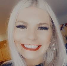 Melissa Kelsch's Instagram, Twitter & Facebook