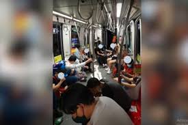 Seperti semua sedia maklum, terdapat peraturan melarang kenderaan berat memasuki kuala lumpur pada waktu puncak iaitu dari 6.30 hingga 9.30 pagi dan dari 4.30 petang hingga 7.30 malam. Insiden Tabrakan Di Lrt Kelana Jaya Malaysia 213 Orang Terluka