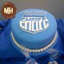 Hazelnut chimney cake with salted caramel. Torta Emelec Cake Desserts Birthday Cake