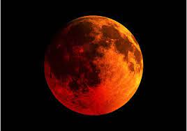 La luna se tiñó de un color rojizo durante el eclipse lunar más corto del siglo. Trgy7weymuiehm