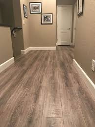 2019 Vinyl Flooring Trends In 2020 Vinylboden Vinyldielen Rustikale Holzboden