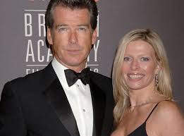 Pierce brosnan alături de prima sa soție, cassandra harris. Tragedie In Familia Lui Pierce Brosnan Fiica Acestuia Charlotte A Murit De Cancer Adpm