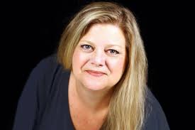 Leslie Dellinger's Instagram, Twitter & Facebook