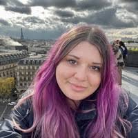 Sarah Wyer's Instagram, Twitter & Facebook