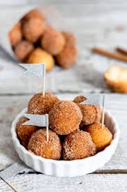 Quarkballchen Mit Zimt Zucker Mein Naschgluck Rezept Lebensmittel Essen Zimt Essen Und Trinken
