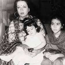 This Childhood Photo Of Kareena Kapoor Karisma Kapoor With Babita Is Too Sweet Throwback Photos Bollywood Celebrities Childhood Pic