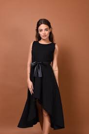 In questa pagina ci sono tutte le nuove collezioni di abiti da cerimonia 2021 primavera estate e autunno inverno.una raccolta completa e aggiornata dei vestiti da cerimonia più belli con foto di catalogo e prezzi di tutti i modelli. Pin Su Fashion