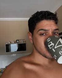 Un emoji por cada mes del 2024 1.Enero 🥳 2. Febrero 🦷 3. Marzo ⌛️ 4.Abril  🦉 5. Mayo 🏊 6.Junio ☕️ 7.Julio 👨‍🎓 8.Agosto 💔 9.Septiembre 🥀  10.Octubre 🐈‍⬛ 11.Noviembre ❤️‍🩹 12. Diciembre ☘️