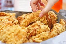Masukkan margarin, mentega, dan garam. Bagaimana Cara Membuat Pisang Goreng Crispy Renyah