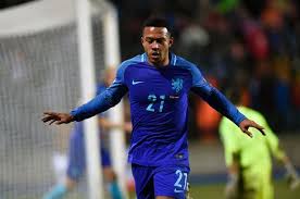 When memphis depay was named greatest expertise of the dutch eredivisie in 2015, his value was a cruyff courtroom (a very neat synthetic grass courtroom from the cruyff basis), constructed wherever he preferred. Everton Face Memphis Depay Blow With Manchester United Unwilling To Let Dutchman Join Premier League Rival Mirror Online