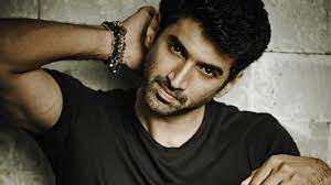 Watch Ladies Man Aditya Roy Kapur Sings Yeah Fitoor Mera For His Fans On a side note aditya celebrates his 29th birthday on november 16th. ladies man aditya roy kapur sings yeah