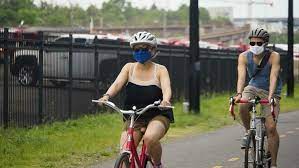 Portez un masque lorsque vous n'êtes pas à la maison et que vous ne pouvez pas constamment respecter la distance avec les autres personnes. Info Le Port D Un Masque Est Il Obligatoire Pour Les Cyclistes Ou Les E Bikers