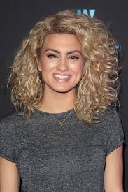 Tori Kelly S Hairstyles Hair Colors Steal Her Style Curly Hair Types Curly Hair Styles Curly Hair Styles Naturally