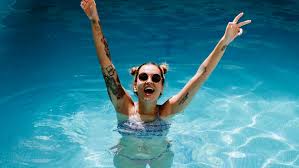 6 Easy Hairstyles For Wet Hair You Can Wear Before During After Pool Parties Pool Day Hair Pool Hairstyles Pool Party Hair