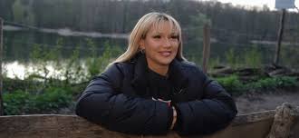 Jun 18, 2021 · shirin david ist ein absoluter familienmensch. Shirin David Neue Horprobe Eigener Eistee Versohnung Mit Shindy