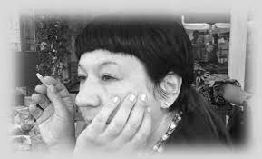 Η γλυκερία μπασδέκη γεννήθηκε στη λάρισα το 1969. H Glykeria Mpasdekh Apanta Sto Neo Erwthmatologio Toy L Literature Gr