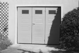 8 a 21h horario recogida click&collect: Pose D Une Porte De Garage Basculante Avec Portillon Et Hublot A Mions