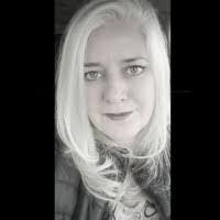 Denise Ash's Instagram, Twitter & Facebook