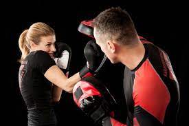 Les cours d' arnis doblete rapilon adultes feront également partis du programme (suivant les disponibilités de phil). Toulouse Des Boxeurs Vont Donner Gratuitement Un Cours De Self Defense A Des Femmes Actu Toulouse