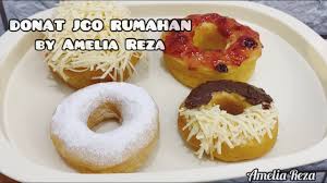 Menurut chef nurroji, menggunakan putih telur dalam adonan donat akan membuat tekstur akhir donat menjadi kenyal. Resep Donat Jco Rumahan Tanpa Mixer Ala Anak Kos By Amelia Reza Seribu Resepku