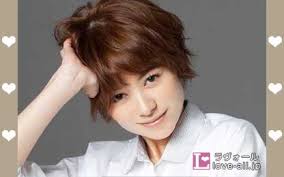 役所広司の息子の年齢は？長男？学校は？娘は？ 役所広司さんの息子、 橋本一郎さんの年齢は、 1985年生まれで、 役所広司さんの長男 にあたるようですね。 学校は、 成城大学法学部法律学科卒とのことです。 成城大学といえば、 å½¹æ‰€åºƒå¸ã¨å« æ²³æ´¥å·¦è¡›å­ã®ãªã‚Œåˆã‚ã‚„çµå©šæ™‚æœŸã¯ æ¯å­ã¯ä¿³å„ªã ã£ãŸ ãƒ©ãƒ´ã‚©ãƒ¼ãƒ«