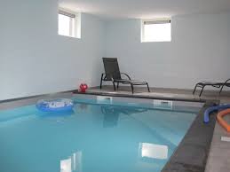een heerlijk binnenzwembad met jetstream binnenzwembad resorts jacuzzi