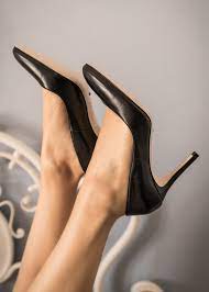 8 alternative comode alle scarpe col tacco a spillo ma altrettanto svettanti, sexy, sofisticate. Decollete Nere Comode In Pelle Tacco 8 Cm 100 Made In Italy