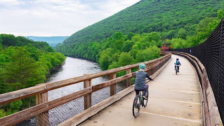 Poconos: 4-Day Guide to The Lehigh Gorge & Hickory Run State Park